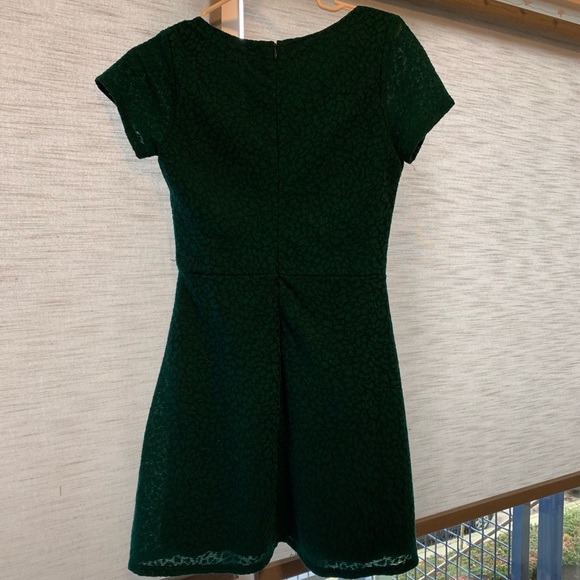 Green a line textured dress - Picture 2 of 3